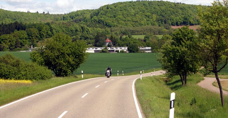 Datei:Straße Richtung Bretten.jpg