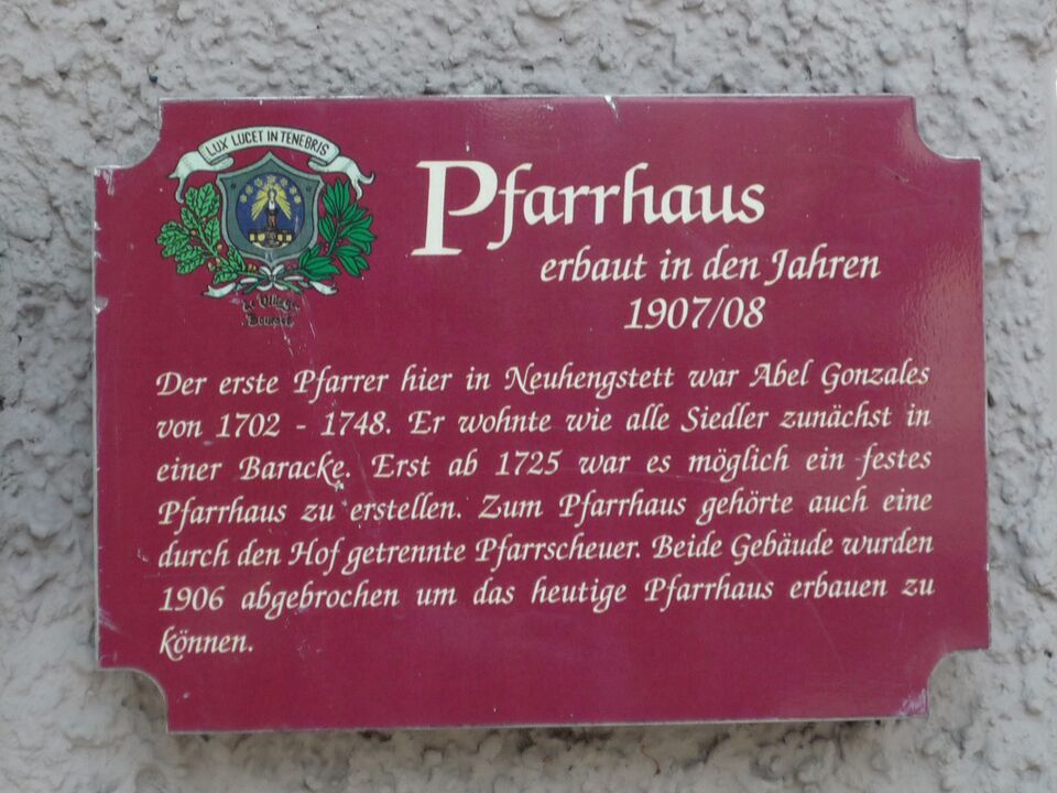 Datei:Neuhengstett-Pfarrhaus-Schild.jpg