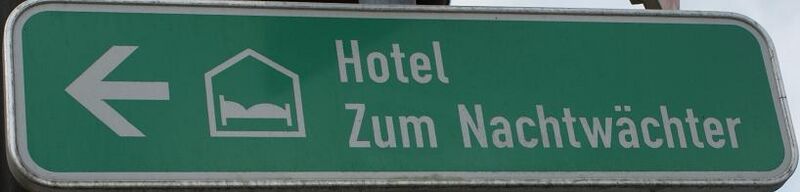 Datei:Schild Zum Nachtwächter.JPG