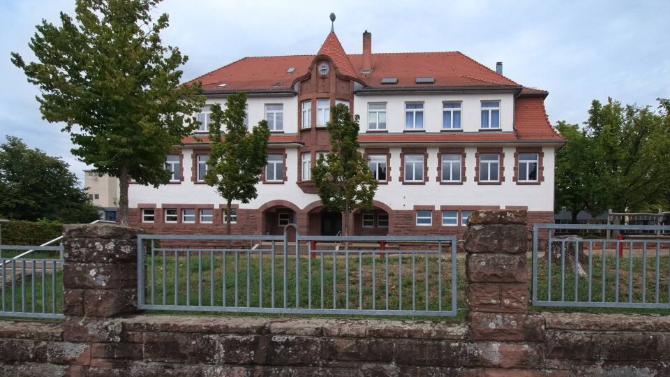 Datei:Grundschule Gräfenhausen Schulstraße.jpg