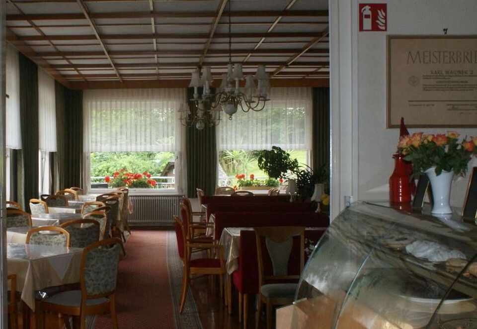 Datei:Blik in den Gastraum.jpg