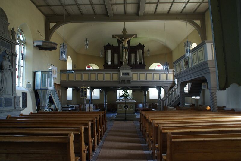 Datei:Innenraum der Wehrkirche Königsbach.jpg