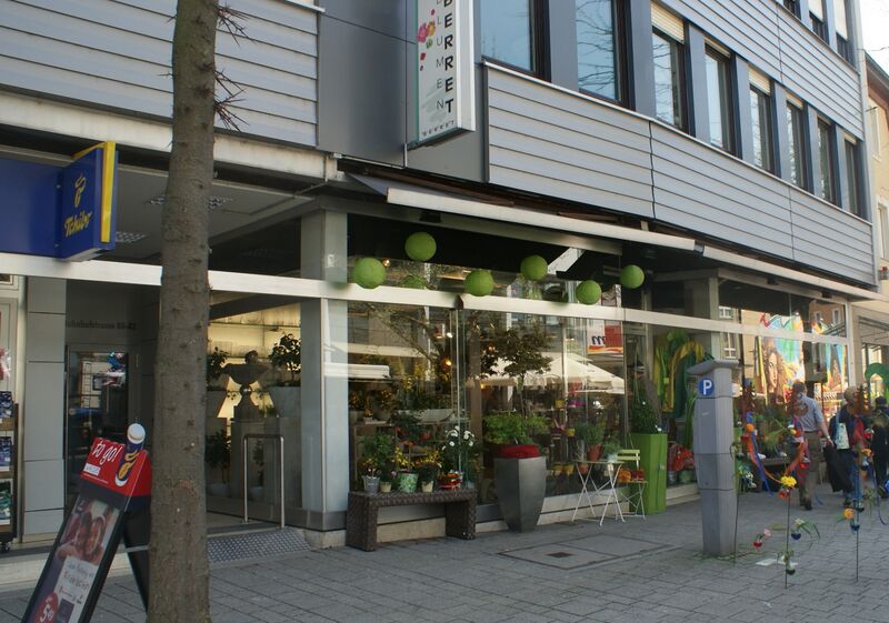Datei:Blumengeschäft Bahnhofstraße Mühlacker.jpg