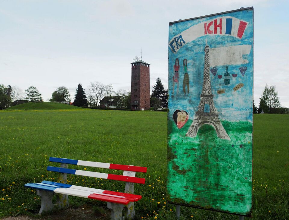 Datei:Dobel Wasserturm Eiffelturm.jpg