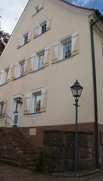 Datei:Hintereingang Rathaus Dobel.jpg