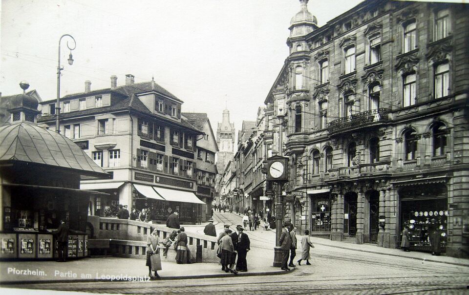 Datei:Leopoldsplatz, Bahnhofstraße .JPG