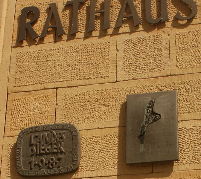 Datei:Am Rathaus Sternenfels.JPG