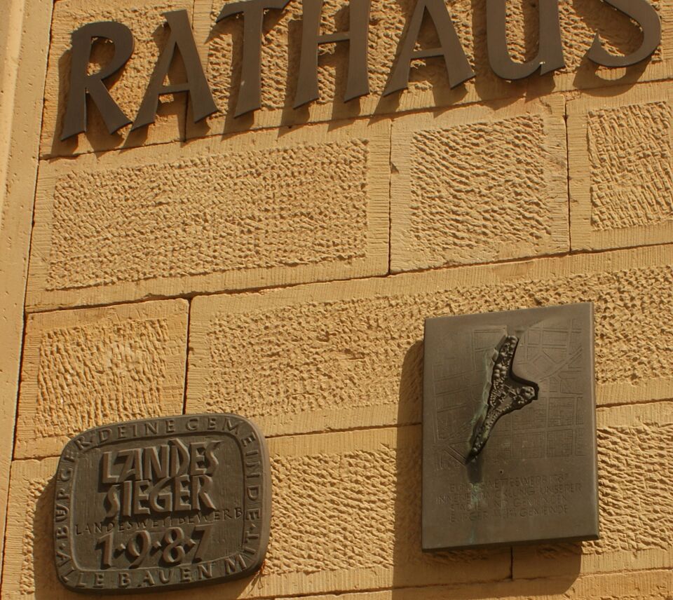 Datei:Am Rathaus Sternenfels.JPG