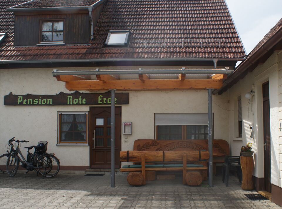 Datei:Eingang Restaurant Rote Erde.JPG