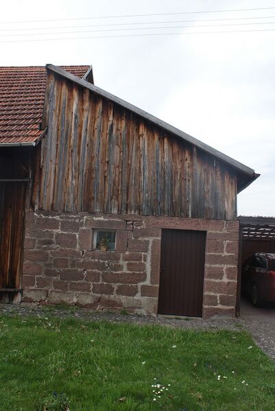 Datei:Anbau gegenüber Waldenserfriedhof.JPG