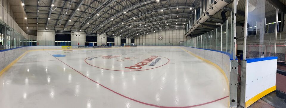 Datei:Eissportzentrum 2022-08-12.jpg