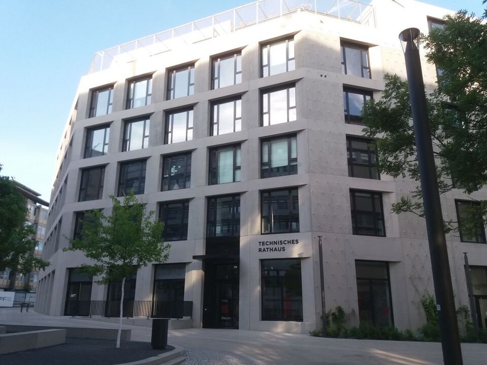 Datei:Neues Technisches Rathaus Westseite.jpg