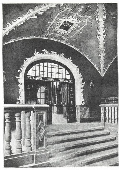 Datei:Pforzheim, Altes Reuchlin-Gymnasium, Simmlerstraße Ecke Goethestraße, Einweihung am 9.2.1905, Entwurf Bezirksbauinspektor Heinrich Henz, Eingangshalle.jpg