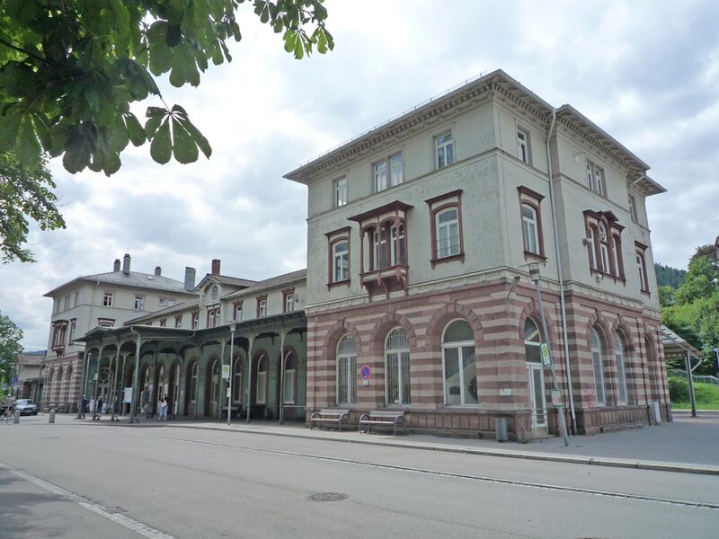 Datei:Bad-Wildbad-Bahnhof2.jpg