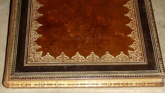 GHV Buchbinderei-Buch-mit-Goldprägung-Detail.JPG