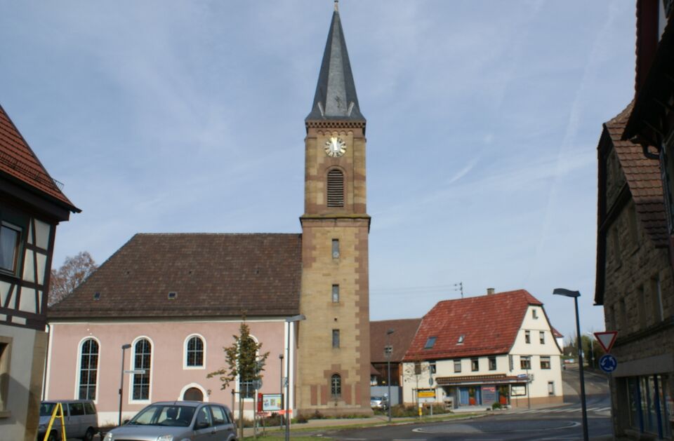 Datei:Kreisel mit Kirche Ölbronn.jpg