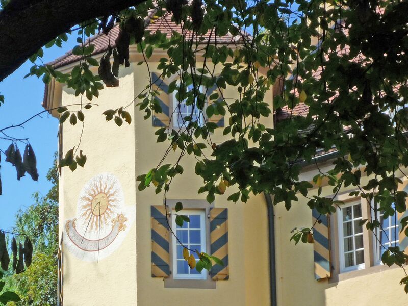 Datei:Muehlhausen-Schloss-Sonnenuhr.jpg