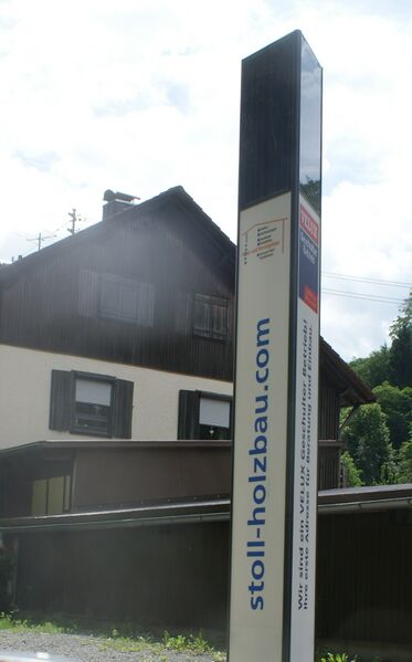 Datei:Werbeturm Holzbau Stoll.JPG