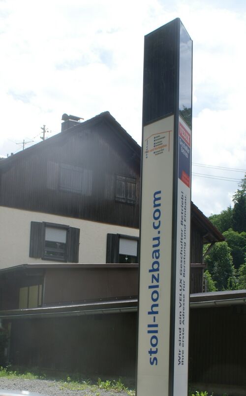Datei:Werbeturm Holzbau Stoll.JPG