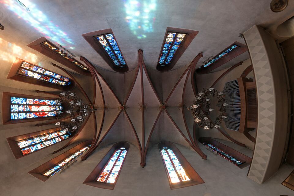 Datei:Barfüßerkirche Decke 2022.jpg