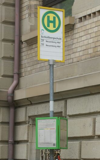 Haltestellenschild Schloßbergschule in Neuenbürg.JPG