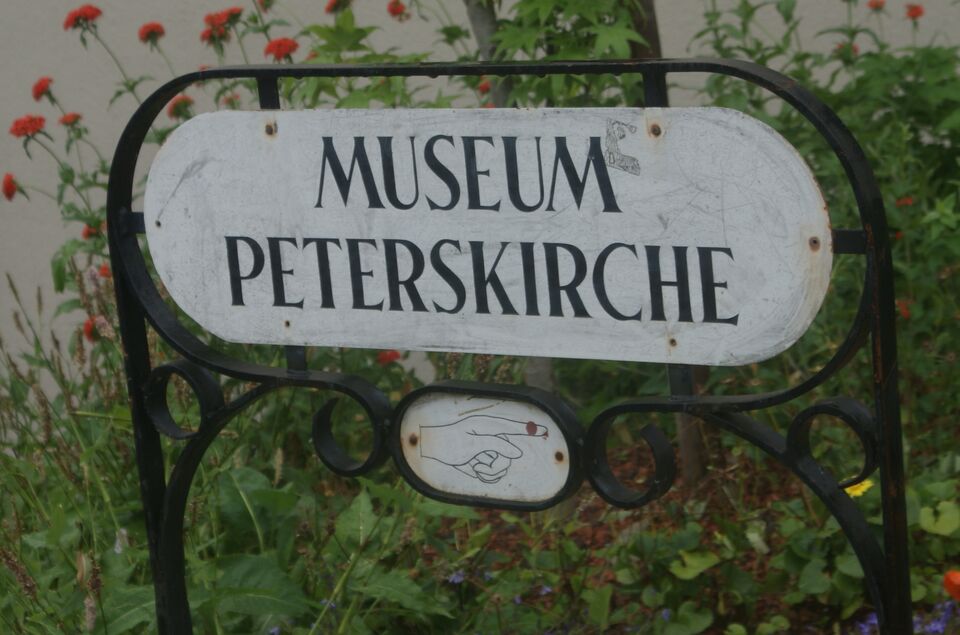 Datei:Schild Museum Peterskirche.JPG