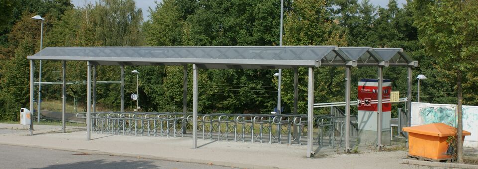 Datei:Fahrradständer oberhalb Bahnhof Ölbronn-Dürrn.jpg