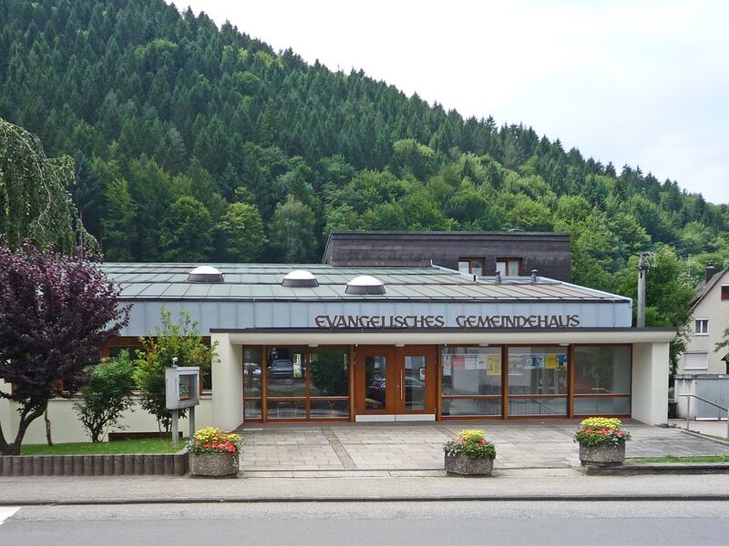 Datei:Calmbach-ev-Gemeindehaus.jpg
