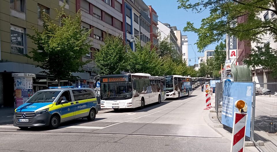 Datei:Leopoldstr Busstau.jpg