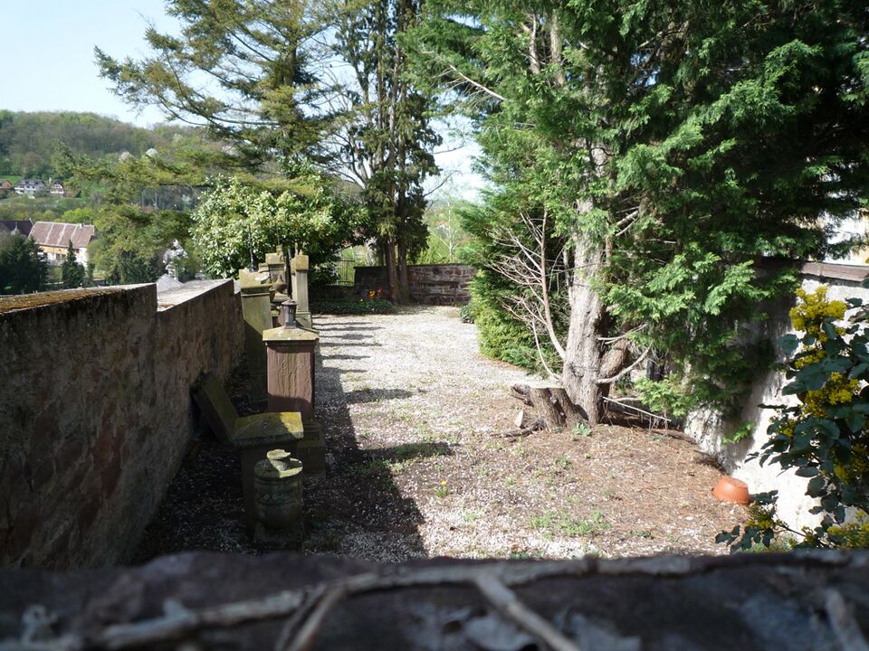 Datei:Koenigsbach-alter-friedhof.jpg