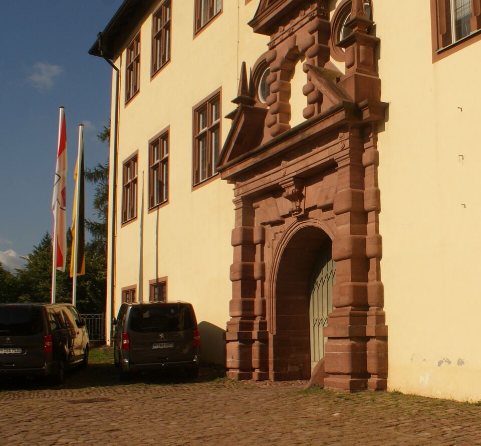 Datei:Tor zum Innenhof.JPG