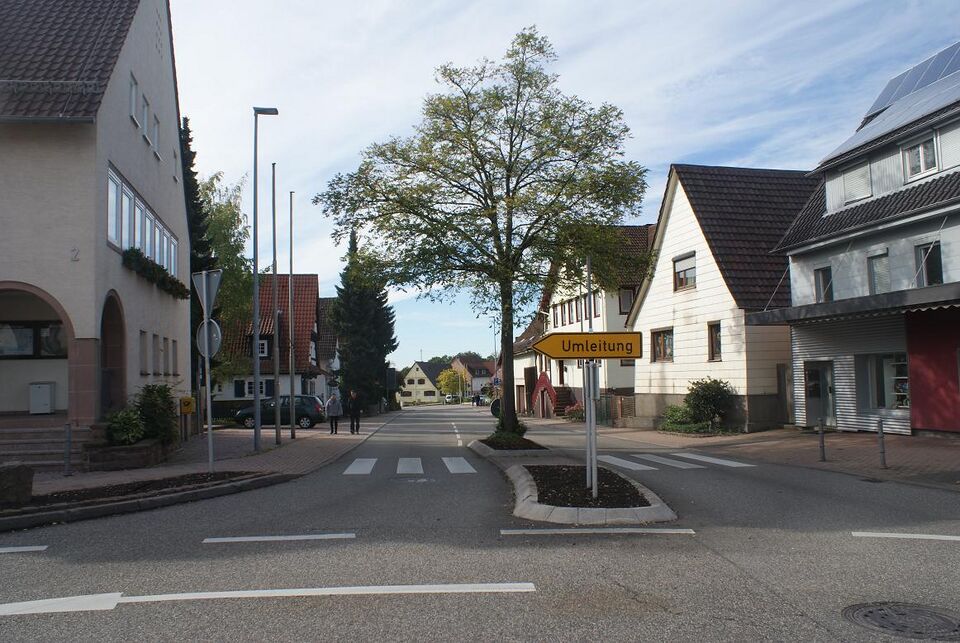 Datei:Hauptstraße in Schwann.jpg