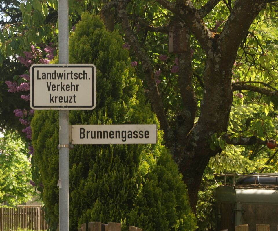 Datei:Straßenschild Brunnengasse.JPG