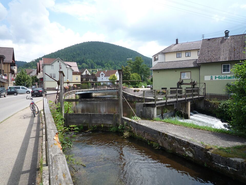 Datei:Calmbach-Wehr.jpg