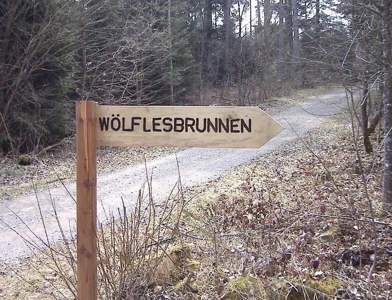 Datei:Wegweiser Wölflesbrunnen.jpg