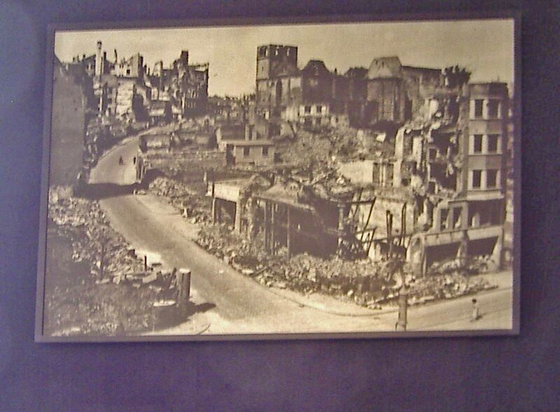 Datei:Zerstörung Stadtmuseum.jpg