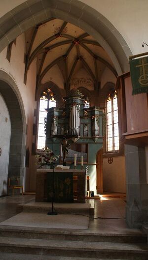 Altarraum der Wehrkirche Lienzingen.JPG