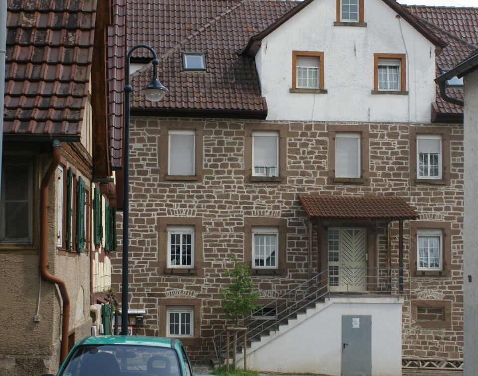 Datei:Bruchsteinfassade in Lienzingen.jpg