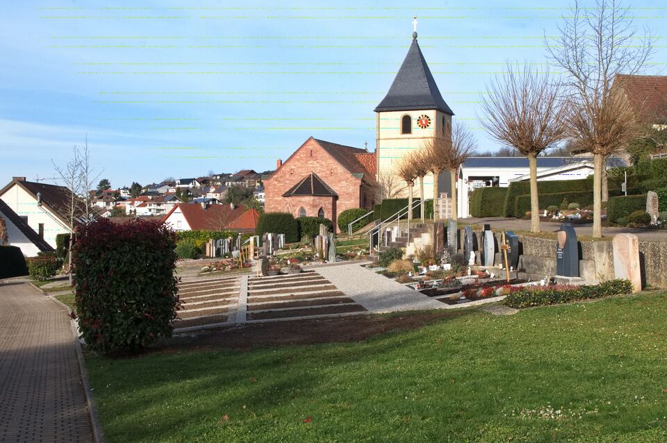Datei:Friedhof Eisingen Reihengraeber-2 2025.jpg