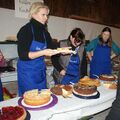 Kuchenverkauf beim Hoffest