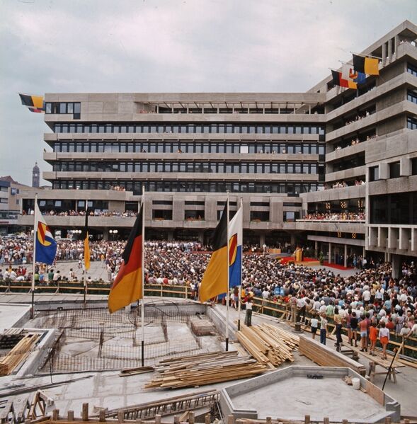 Datei:Rathaus Einweihung-.jpg