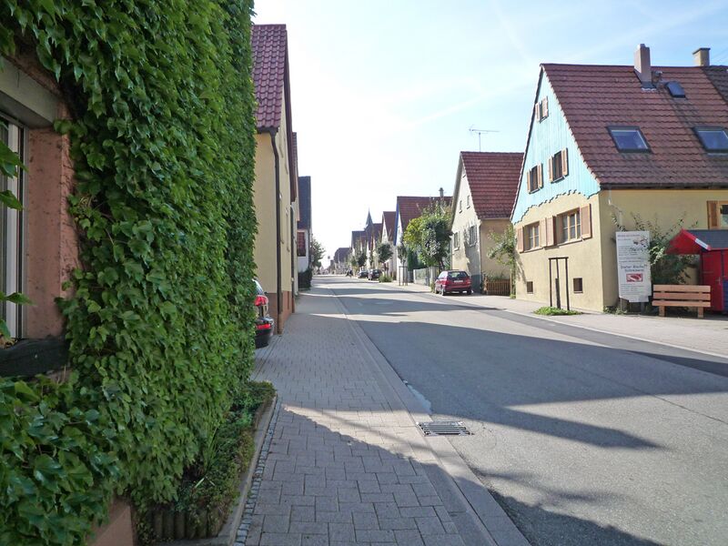 Datei:Pinache-Hauptstrasse-2.jpg