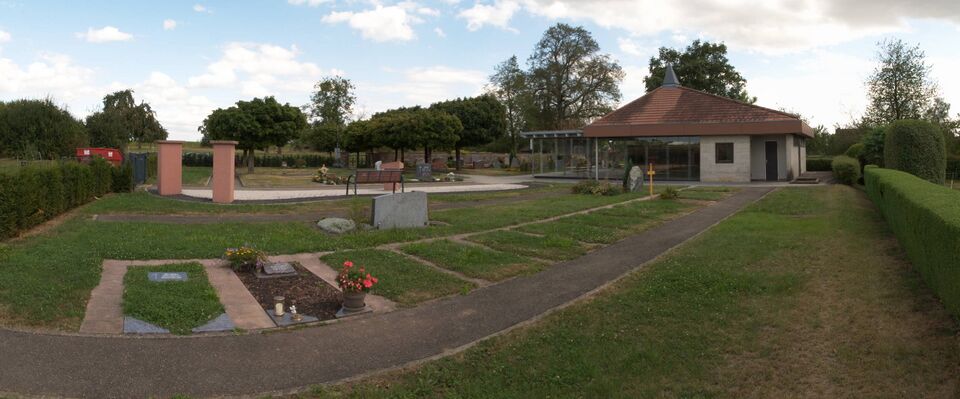 Datei:2024-08-26 Schönbronn Friedhof 118°.jpg