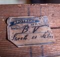 Aufkleber an Deckel
