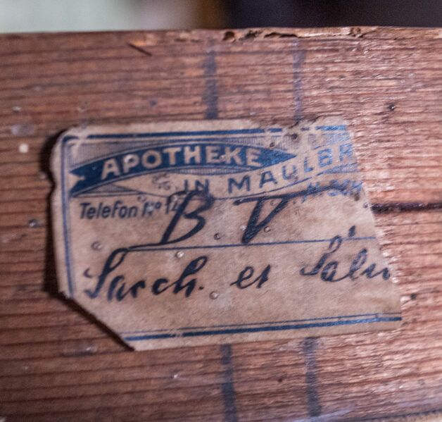 Datei:GHV Apotheke-Sieb-5B-AufkleberTel14.jpg