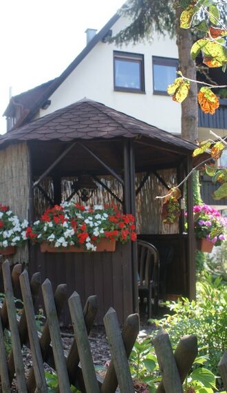 Sitzpavilion im Aschenhütten 4.jpg