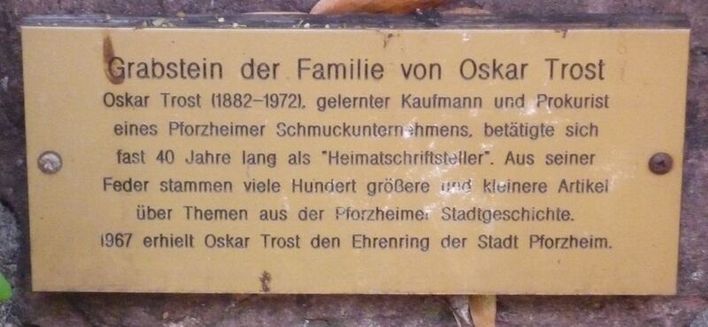 Datei:Stadtmuseum-Grabstein-Oskar-Trost-Schild.jpg
