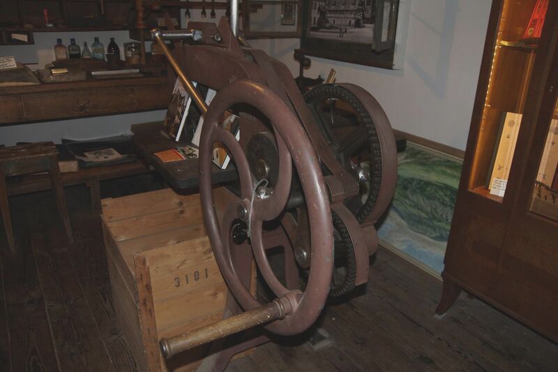 Datei:GHV Schaf-Buchbinderei-Presse.jpg