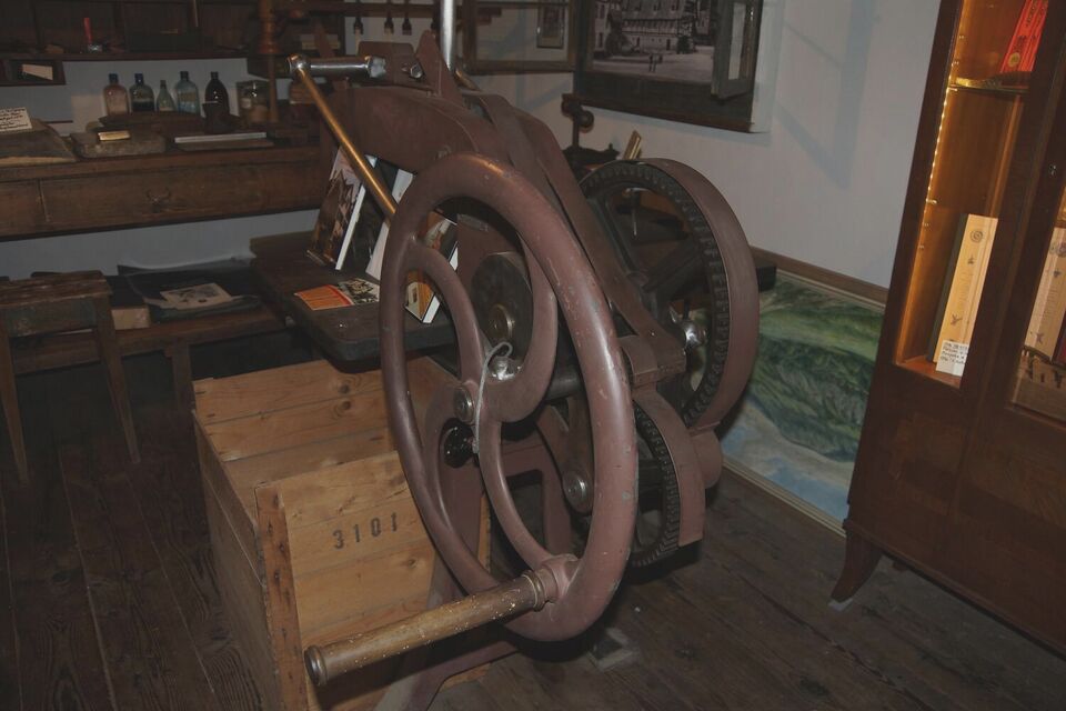 Datei:GHV Schaf-Buchbinderei-Presse.jpg