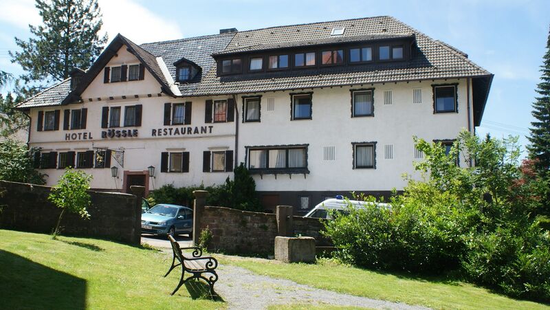 Datei:Hotel Rössle vom Kirchhof.JPG